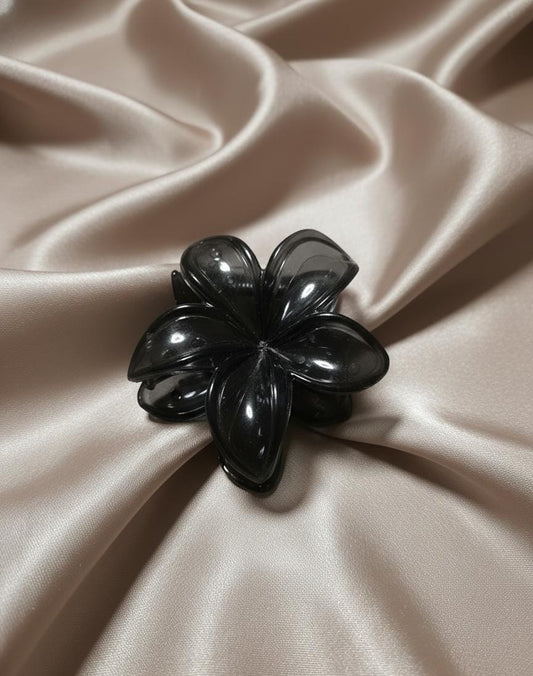 Medium size Smoky Noir Claw for girls