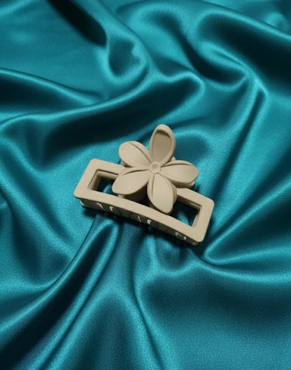 "Ready-to-Style Gift Box" hamper pack of 8 types