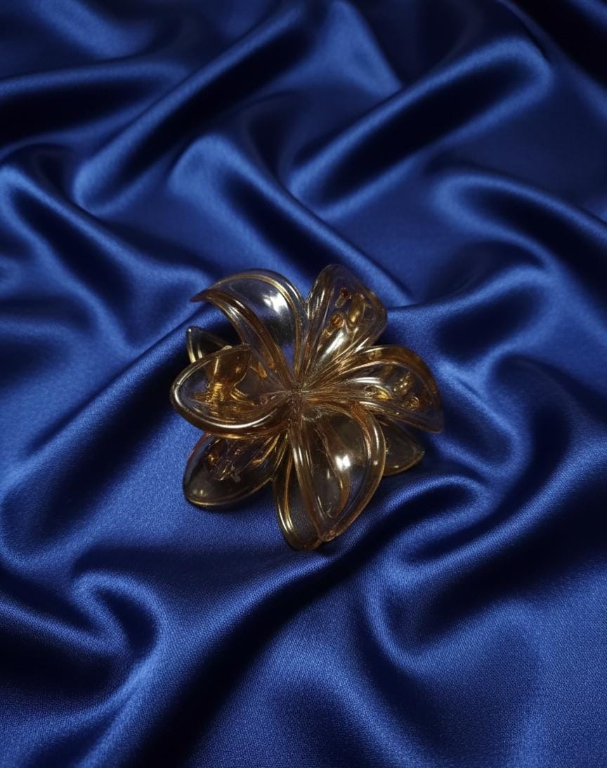 Medium size Smoky Noir Claw for girls